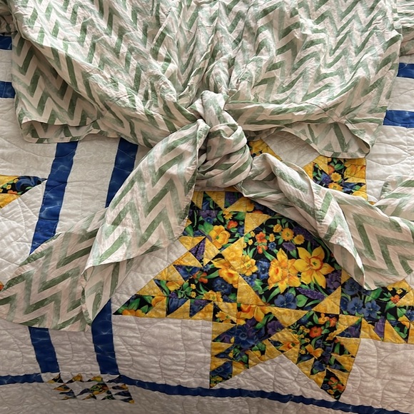 H&M green cream chevron cropped tie waist v neck blouse XXL 16 18 20% OF… - Picture 5 of 8